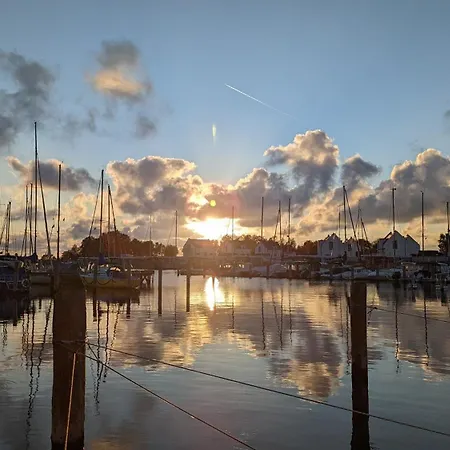 Mobilheim Marine Glueck Im Yachthafen * 페네뮌데