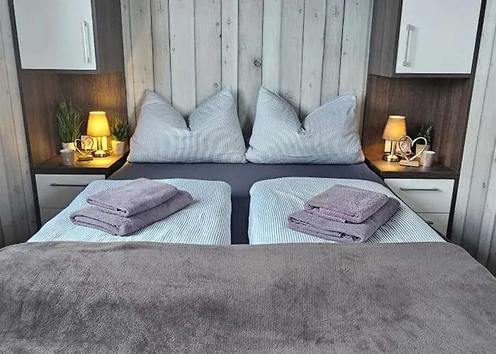 Mobilheim Marine Glueck Im Yachthafen