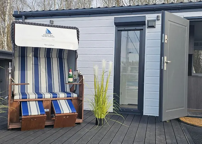 Mobilheim Marine Glueck Im Yachthafen *