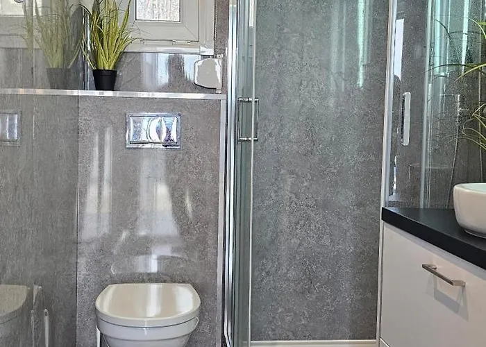 Mobilheim Marine Glueck Im Yachthafen 佩讷明德